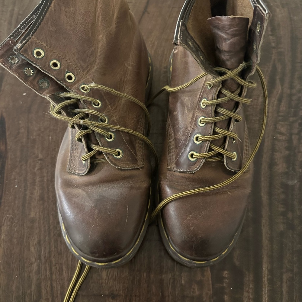 These boots are from 8th grade, so they’re VINTAGE & about 25 years old 😅